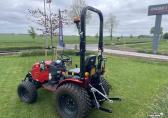 TYM 2505 met fronthef
